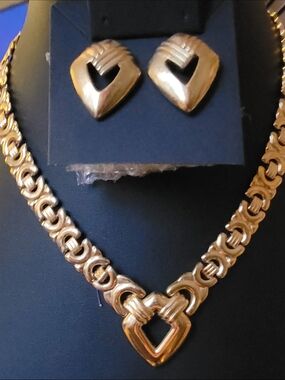 Vintage Signed Trifari jewelry set includes a gold-tone necklace and earrings